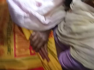 Tamil hot married girl showing her boobs cleavage in bus