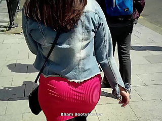 BRITISH PAKISTANI CHICK WITH SEXY ARSE